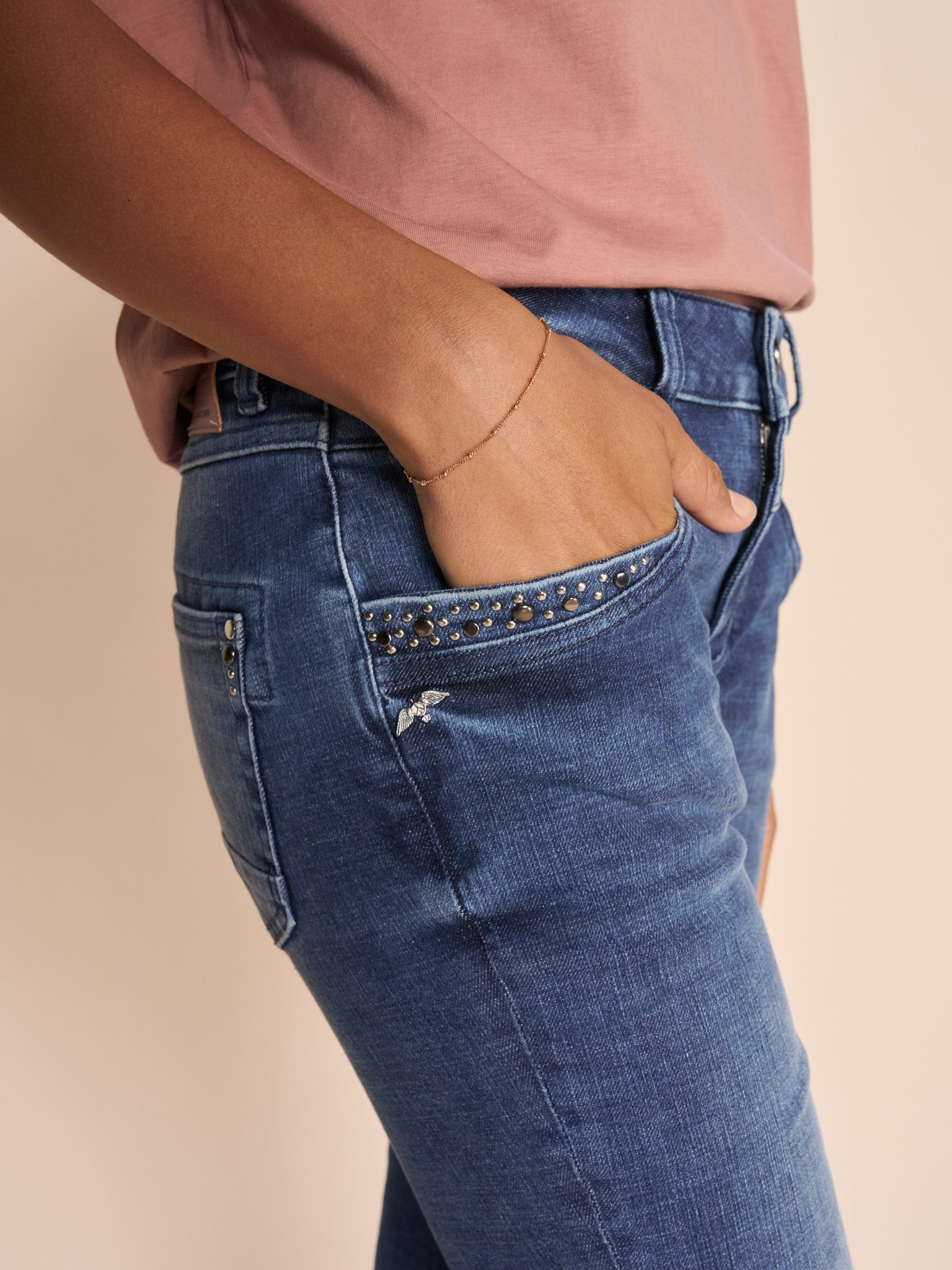 Modelshot / Blue / Detail